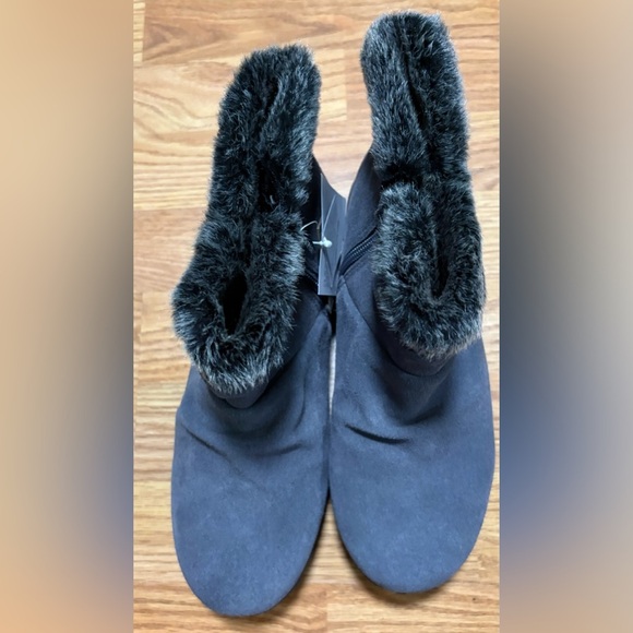Khombu Charcoal Fur-Lined Winter Boots - Picture 2 of 6